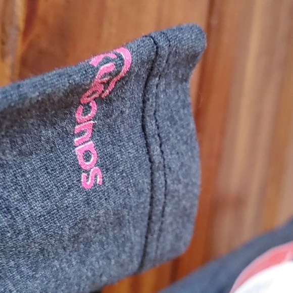 💚NWT WOMEN'S SAUCONY RUNNING T-SHIRT - Picture 5 of 9